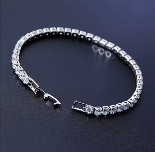 diamond litt tennis bracelet